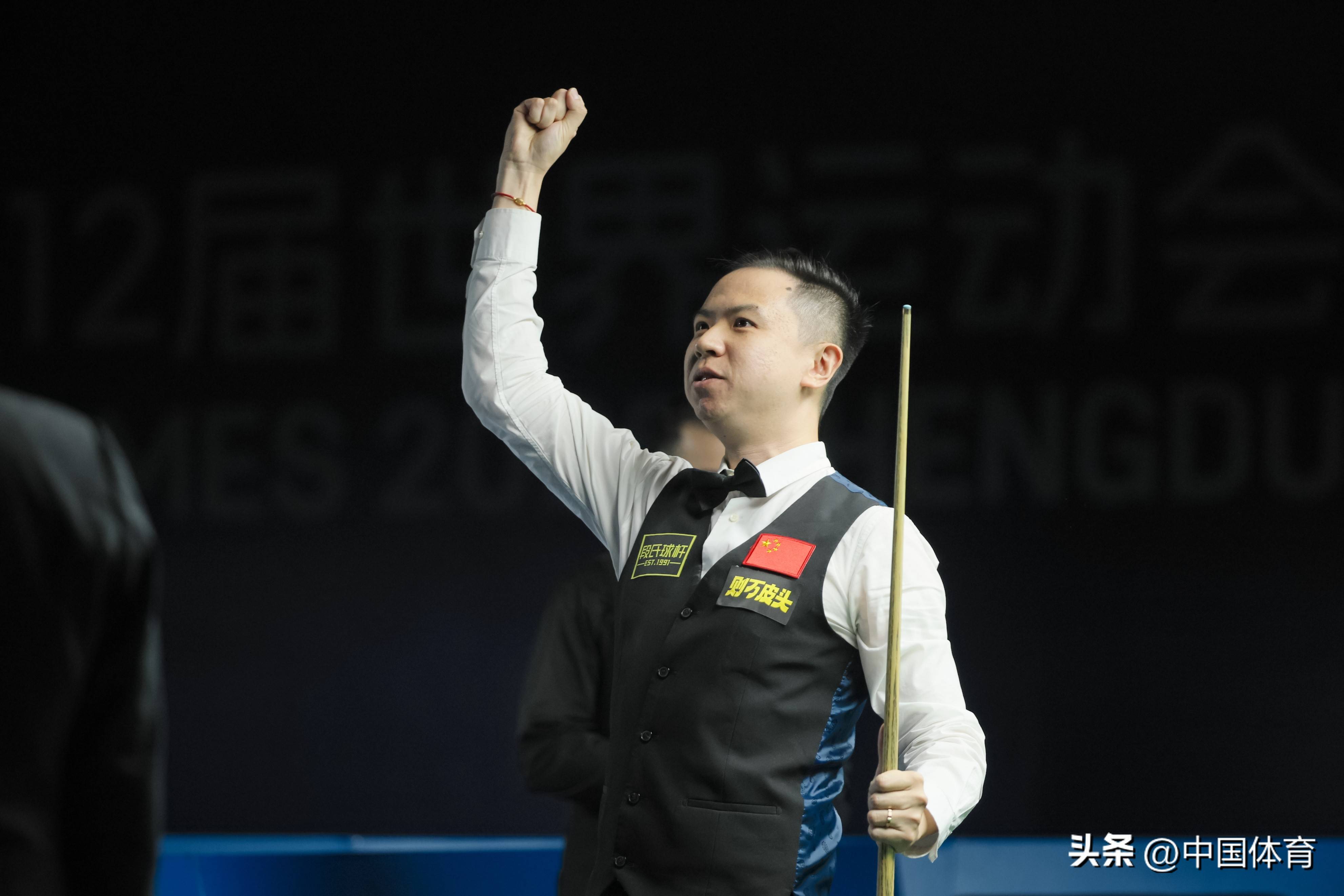 用紧密的盯 用紧密的盯